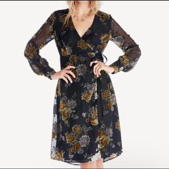 ASTR Sonya Wrap Dress. Medium - Picture 1 of 4